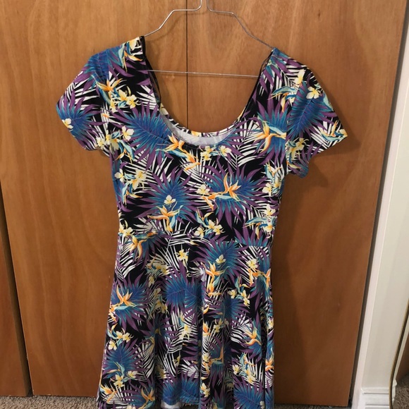 Dress - Picture 3 of 4